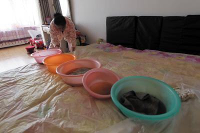 叙永楼上漏水，住户失联，小区没物管，业主维权难！律师来支招……